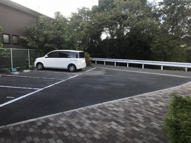 グリーンフロート紫金の駐車場