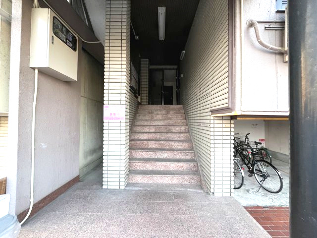 アクティー大和3号のエントランス