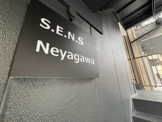 SENSE NEYAGAWAのエントランス