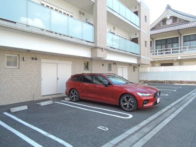 ReineNordInoue（レーヌノールイノウエ）の駐車場