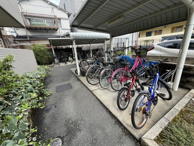 グランシャリオ（香里園）の駐車場