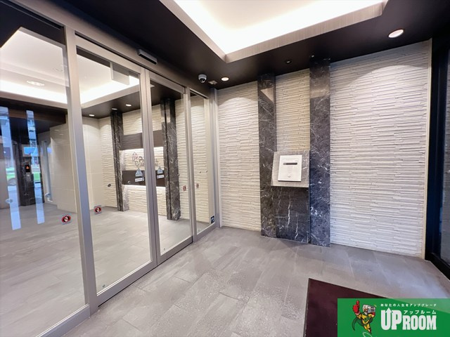 プレサンス大曽根駅前ファーストのエントランス