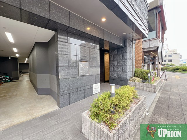 プレサンス大曽根駅前ファーストのエントランス