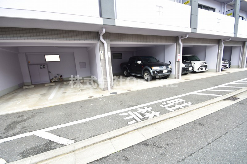 Perle　charmanteの駐車場