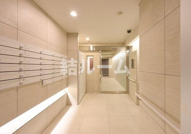 板橋区志村３丁目の賃貸マンションのエントランス