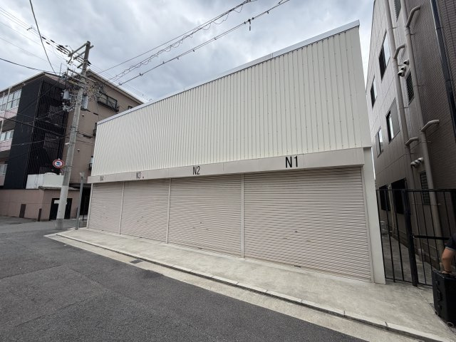 第7楠根モータープール　倉庫の外観