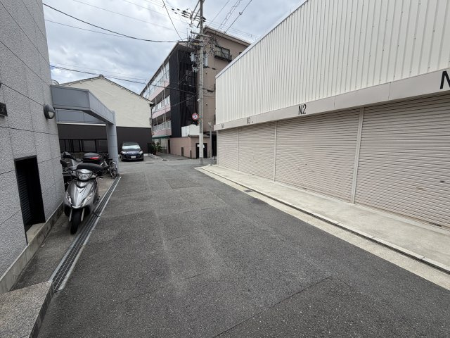 第7楠根モータープール　倉庫の外観