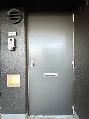 第二森和ビルの玄関