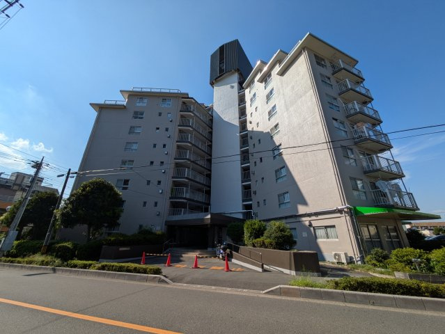 青木町ハイツ２号棟の外観