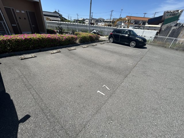 ユニヴェールの駐車場