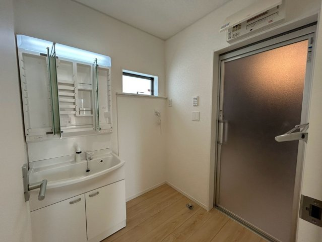 糸満市兼城　第4の独立洗面台|洗面設備・室内洗濯機置き場