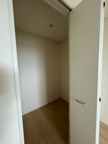 糸満市兼城　第4の洋室|洋室8帖　1.5帖のウォークインクローゼット