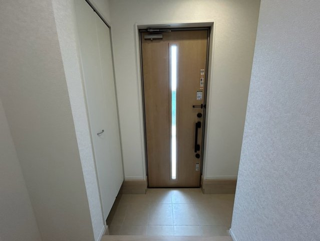 糸満市兼城　第4の玄関|明るい玄関です