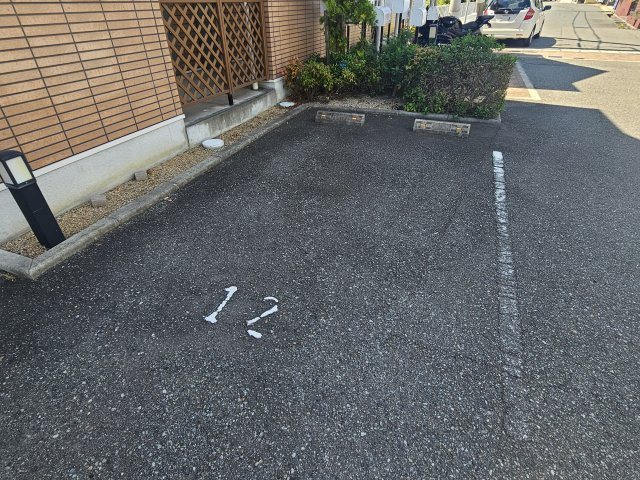 アプライズの駐車場
