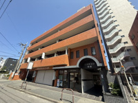 【外観】 | ロマネスク西新☆仲介手数料無料☆ | 地下鉄空港線「西新駅」が利用可能。天神・博多・福岡空港へ直通でアクセス良好です。西新商店街やスーパー（サニー等）、ディスカウントストアが徒歩圏内に揃い、日常の買い物が大変便利です。