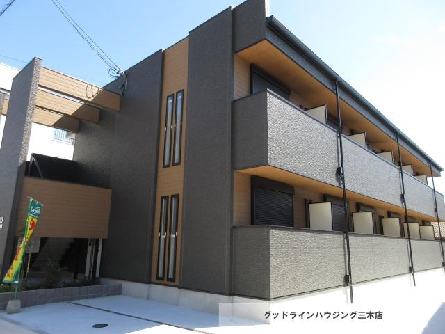 リープラス小野駅前の外観