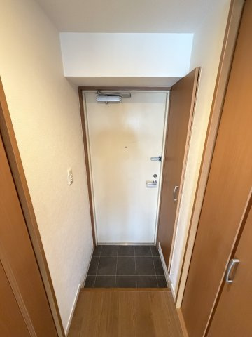 ワイズコート難波ウエストの玄関