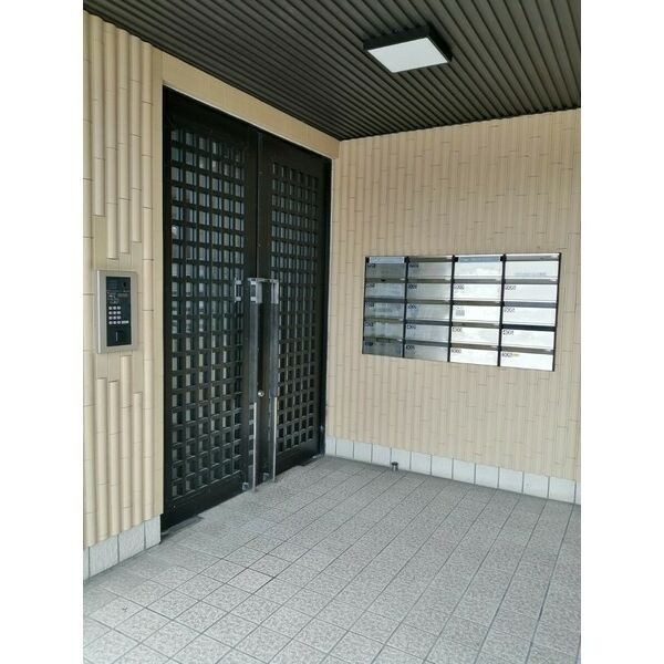 エスポワール尾崎のエントランス
