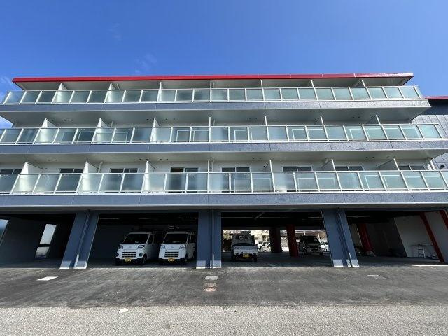 メゾンララの駐車場