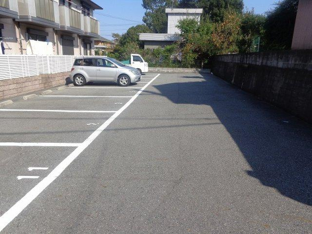 クレールの駐車場
