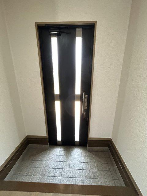片山邸貸家の玄関