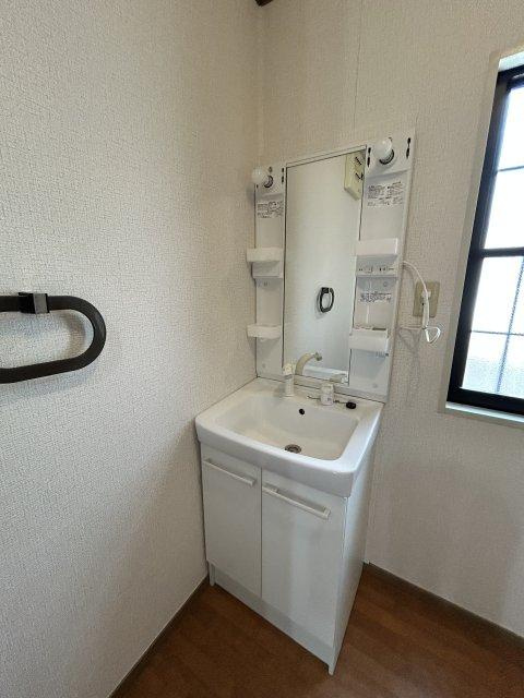 片山邸貸家の洗面所