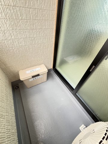 大阪市城東区鴫野東３丁目のアパートのバルコニー