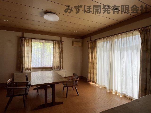 山形市すげさわの丘17-3の居間・リビング|キッチンの家具は撤去致します。