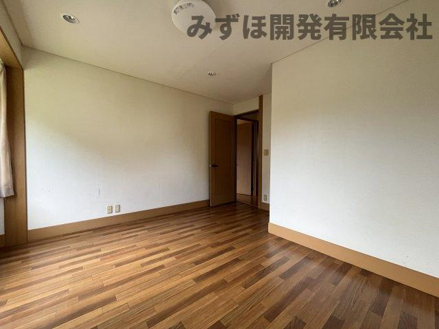 山形市すげさわの丘17-3の洋室