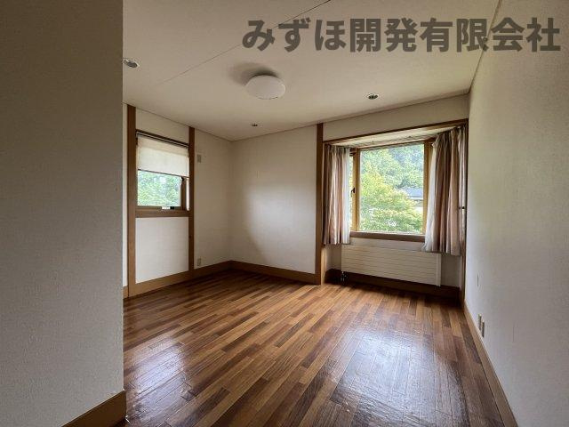 山形市すげさわの丘17-3の洋室