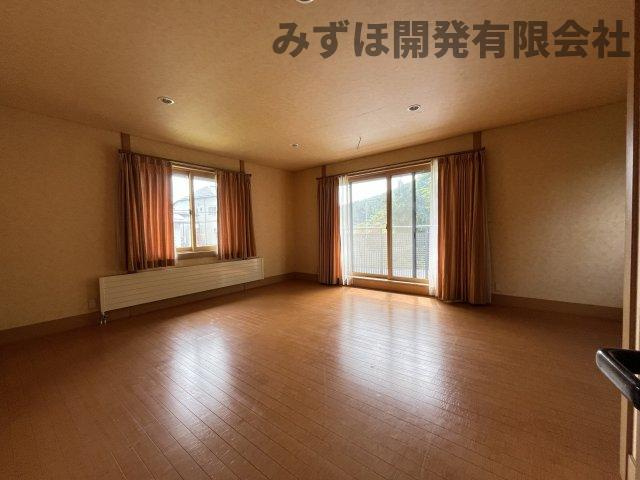 山形市すげさわの丘17-3の洋室