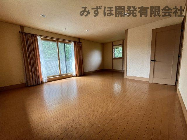 山形市すげさわの丘17-3の洋室