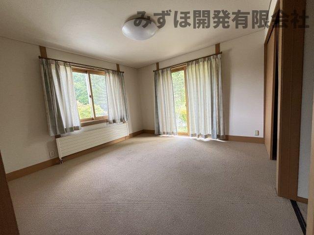山形市すげさわの丘17-3の洋室