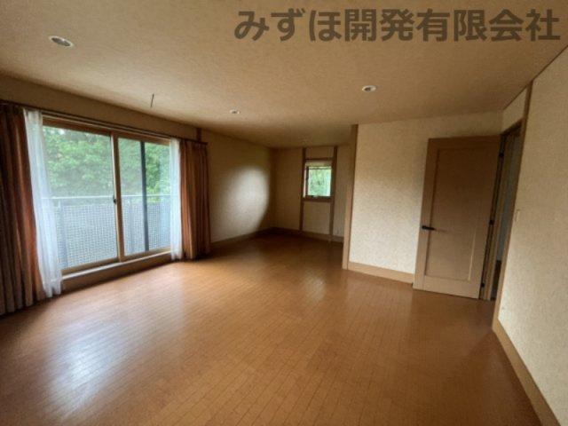 山形市すげさわの丘17-3の洋室