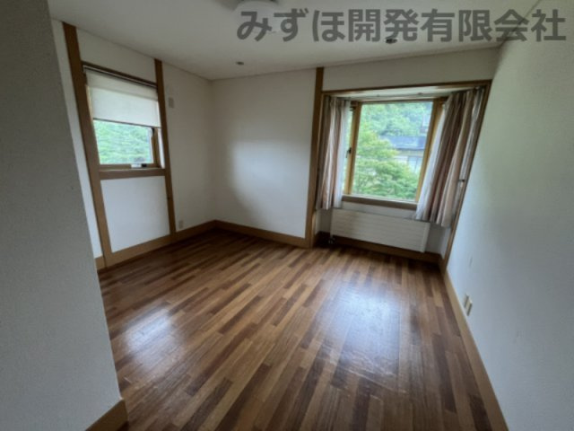 山形市すげさわの丘17-3の洋室