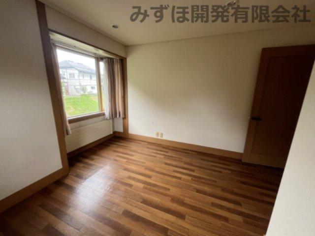 山形市すげさわの丘17-3の洋室