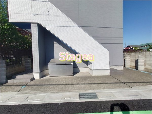 シュテルン大宮の玄関