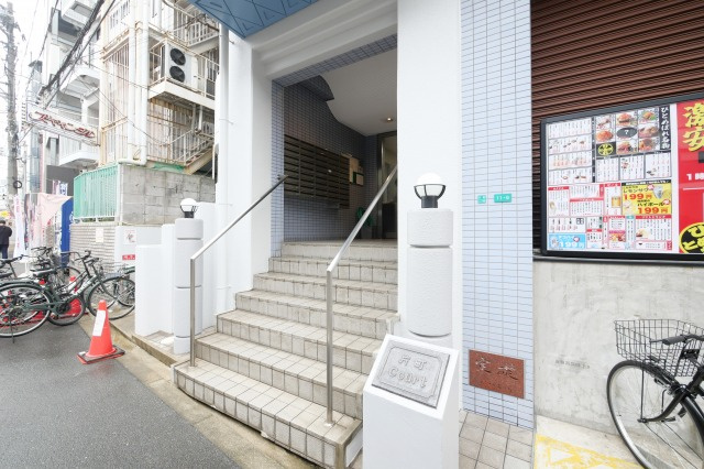 片町コートのエントランス