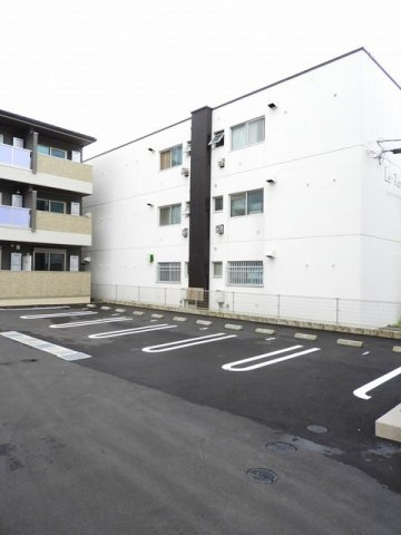 レイル　ヤード　中山　Ⅰの駐車場|駐車場に車を止められます