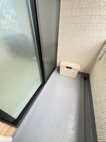 大阪市城東区鴫野東３丁目のアパートのバルコニー