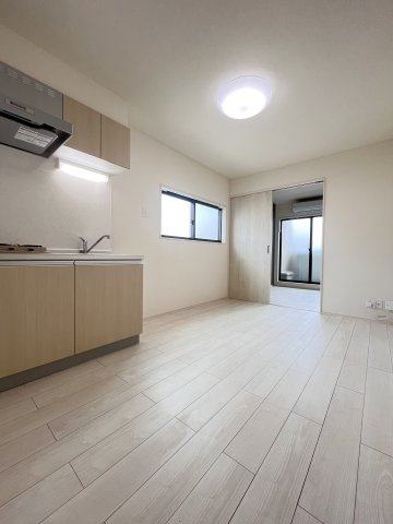 大阪市城東区鴫野東３丁目のアパートの居間・リビング