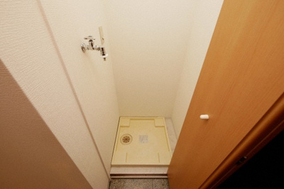 【設備】 | リアンジェ難波 | 洗濯機置き場です