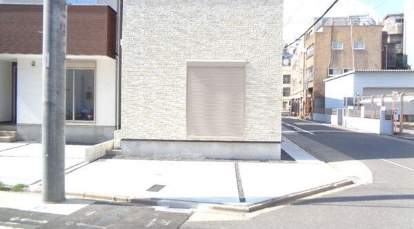 尾頭橋戸建貸家の駐車場