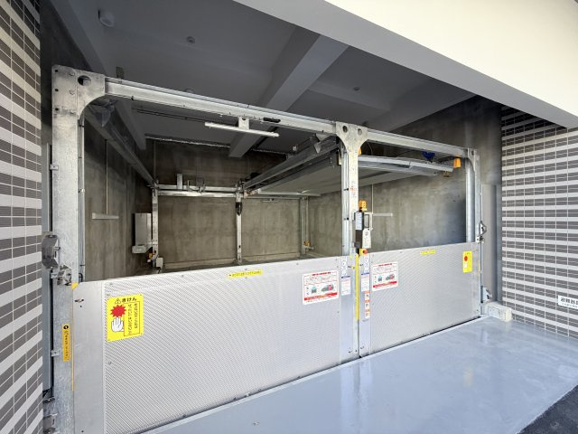 Alivis神戸駅前の駐車場