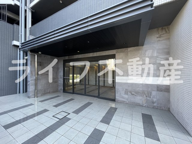 レジュールアッシュOSAKA新深江のエントランス
