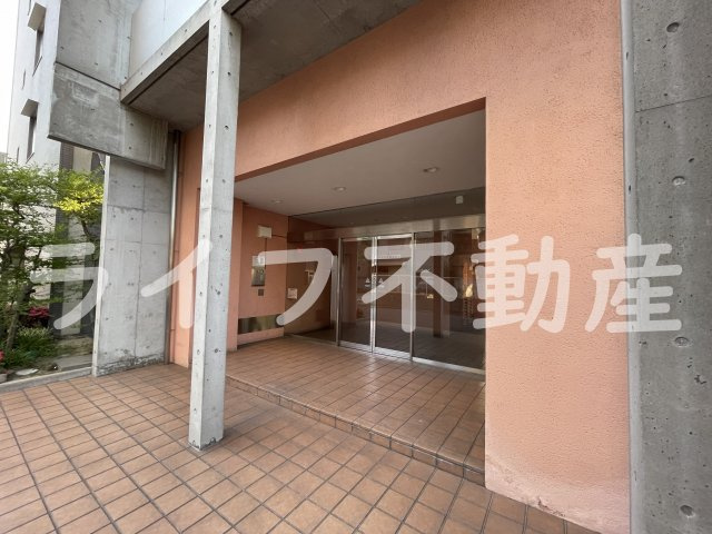 エレガンス川上のエントランス|毎日通るエントランスはこのようになっています