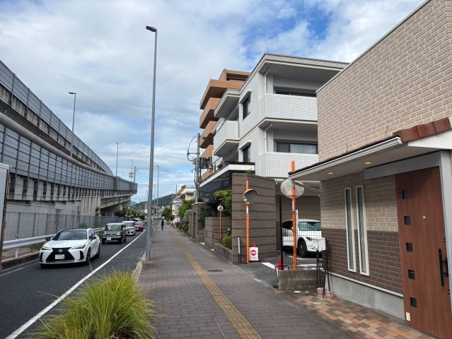 府中町大須1丁目の前面道路含む現地写真