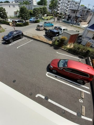ブリッサの駐車場