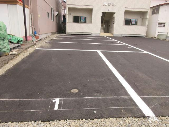 ルチルの駐車場
