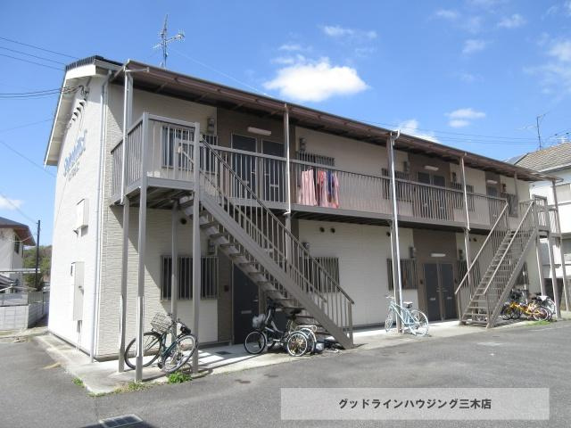 シャインヒルズの外観